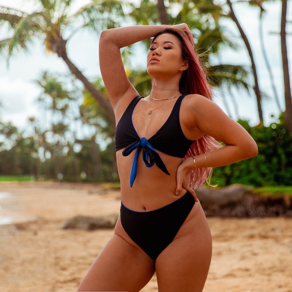 REVERSIBLE SUSTAINABLE 2 PIECE BLACK/BLUE BIKINI - Picture 4 of 6